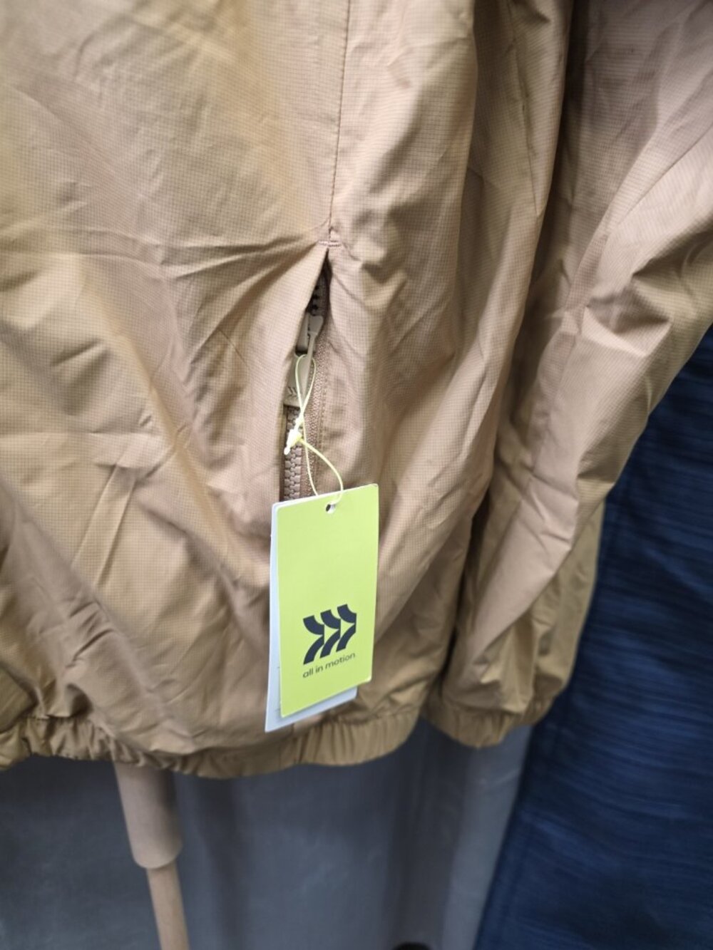 Men's Windbreaker Jacket - All In Motion. Size LARGE. wl259 - Picture 4 of 5